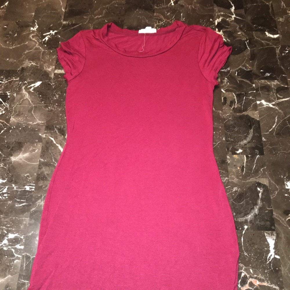 Form-fitting maroon dress size small